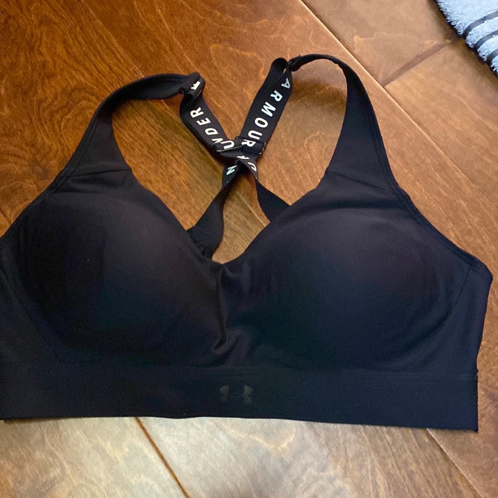 Women’s size large under armour black, sports bra